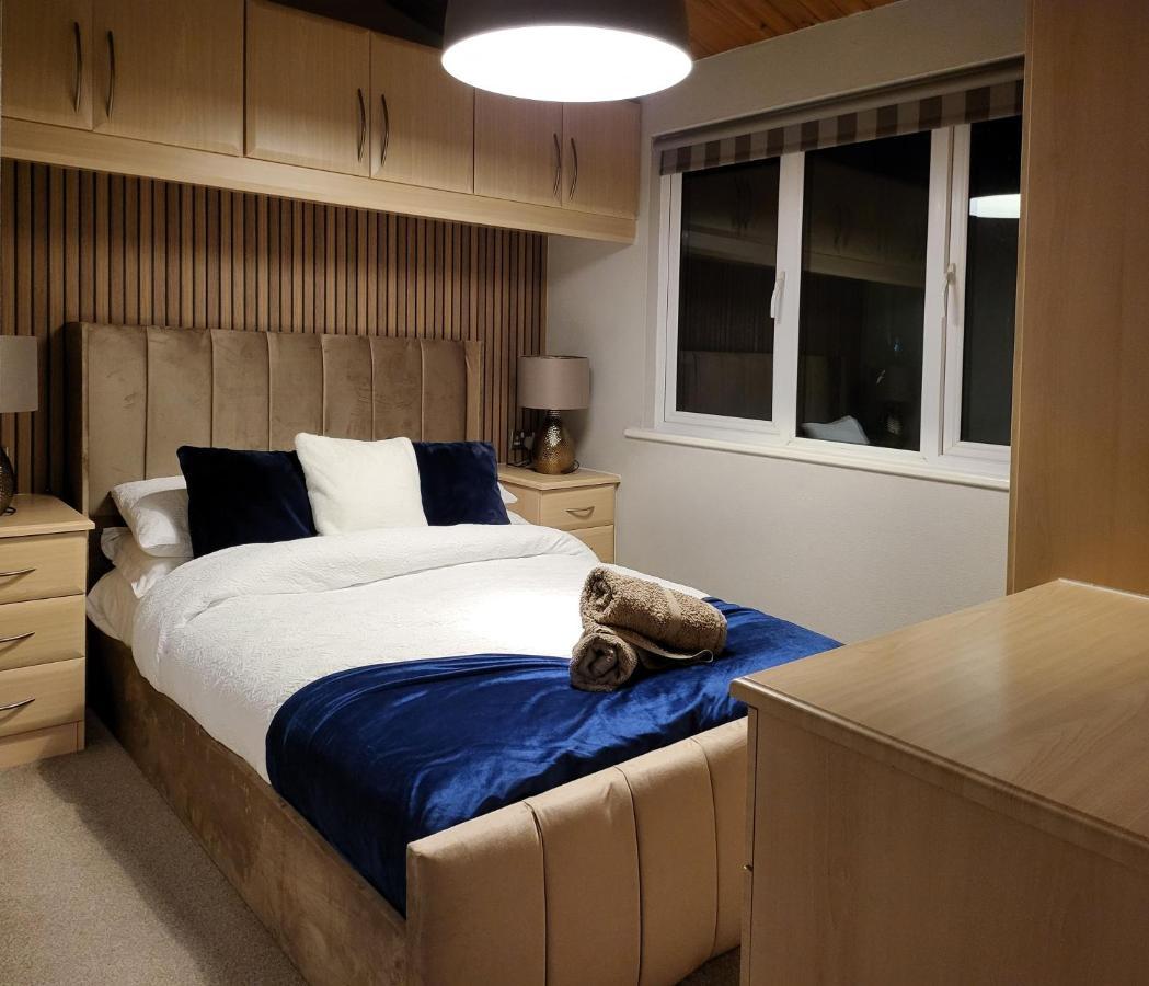 Cheerful 3 Bedroom Lodge At White Cross Bay Windermere Exterior foto
