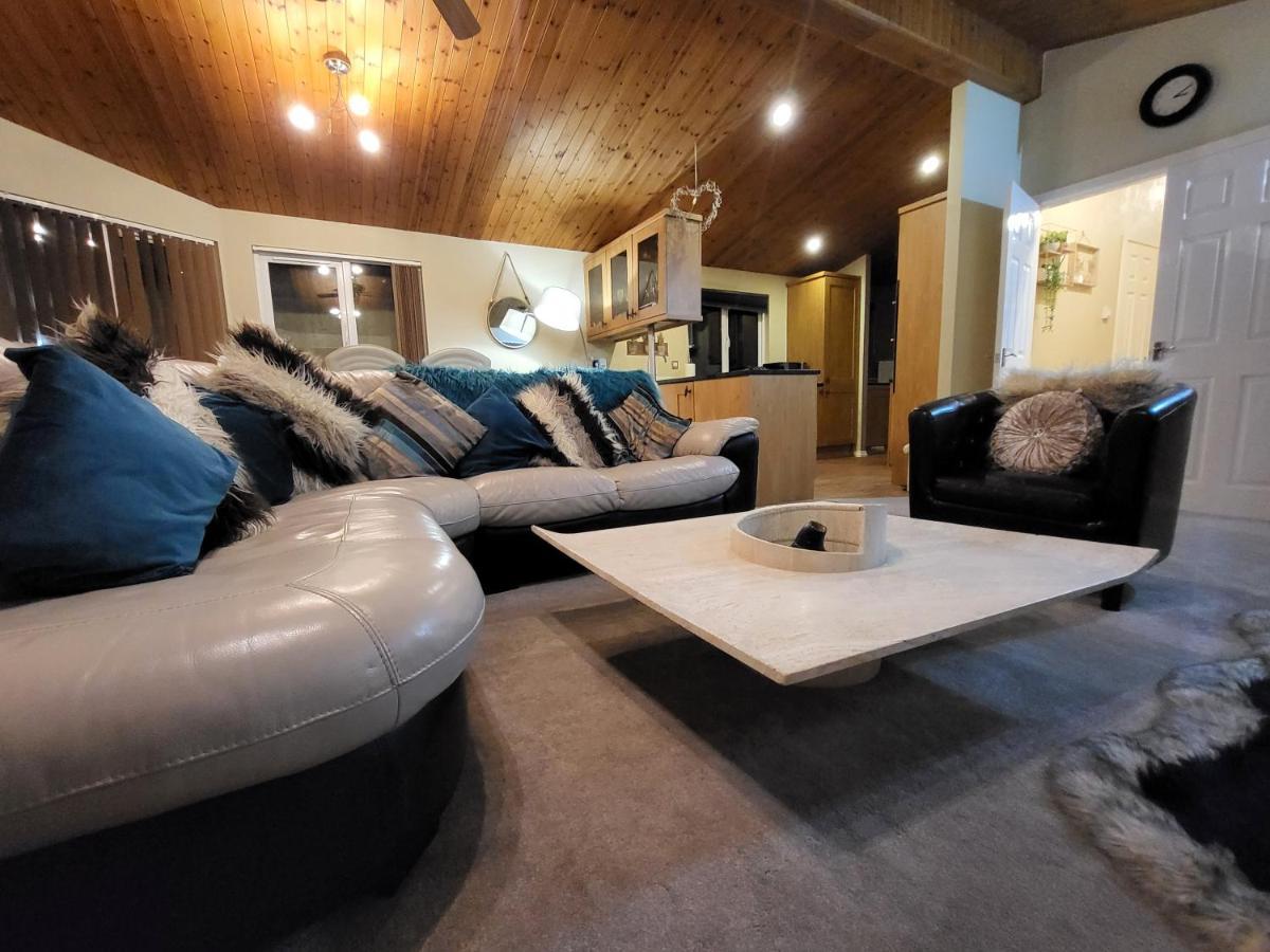 Cheerful 3 Bedroom Lodge At White Cross Bay Windermere Exterior foto
