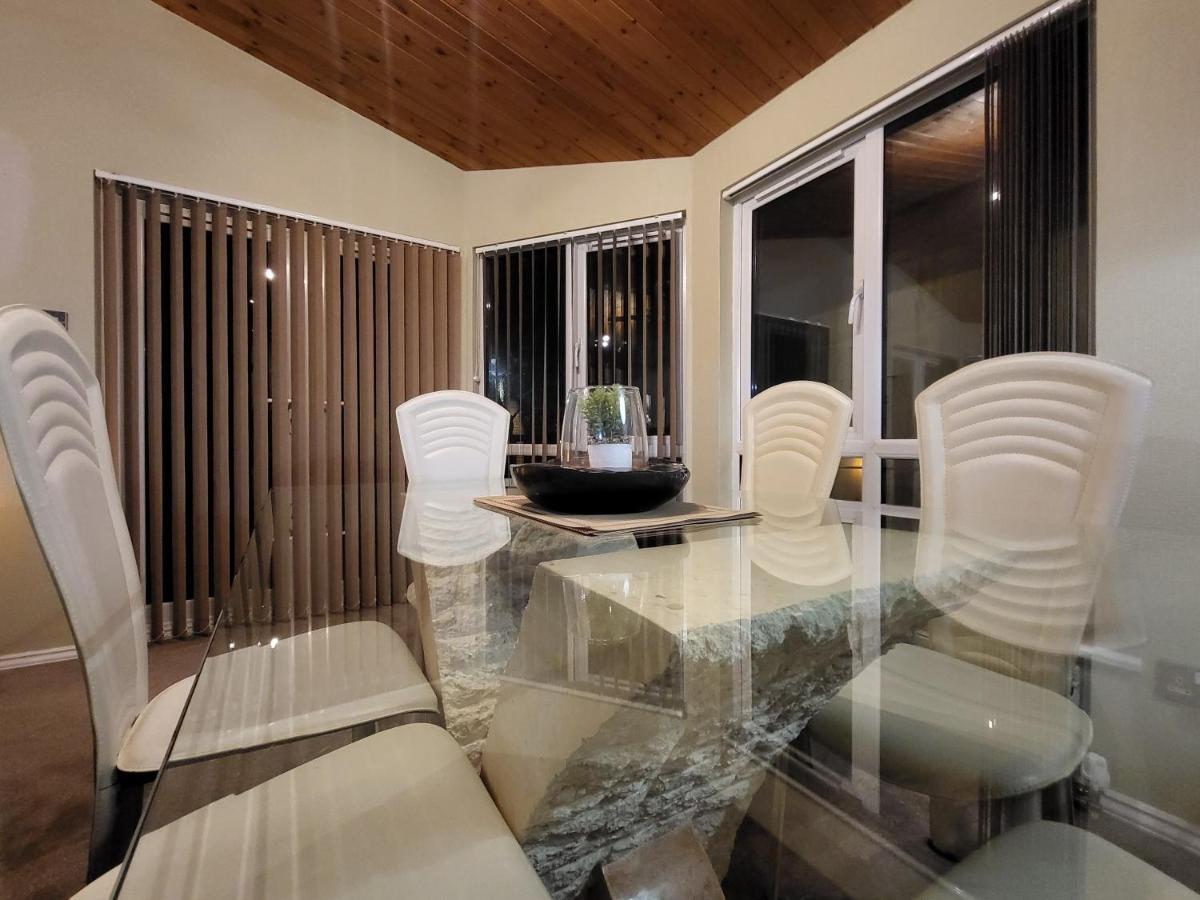 Cheerful 3 Bedroom Lodge At White Cross Bay Windermere Exterior foto